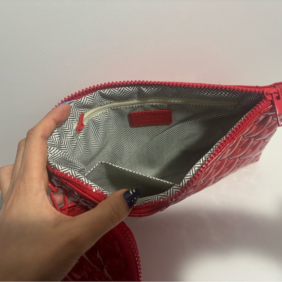 XOXO Glossy Red Heart Cosmetic Bag Set - Picture 2 of 4